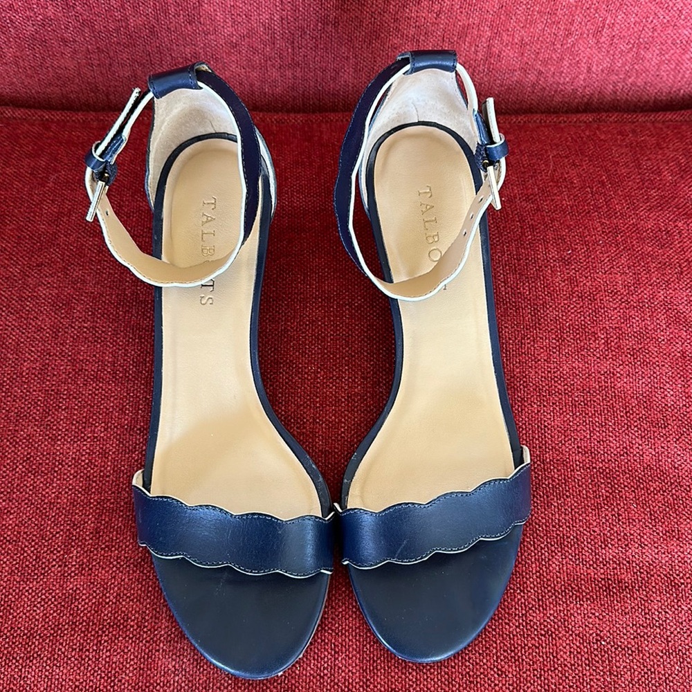 Talbot “Pila Scallop” indigo Blue Kitty Heel